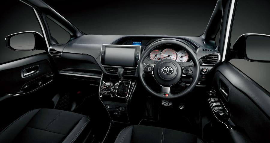 Торпедо Toyota Voxy GR Sport 2017 года  (фото 2 из 4)